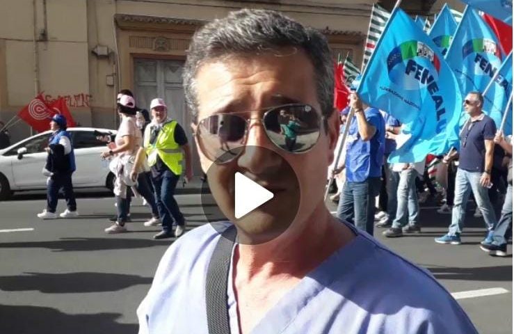 Malasanità in Sardegna, in migliaia in piazza a Cagliari: “Cure impossibili per troppi”