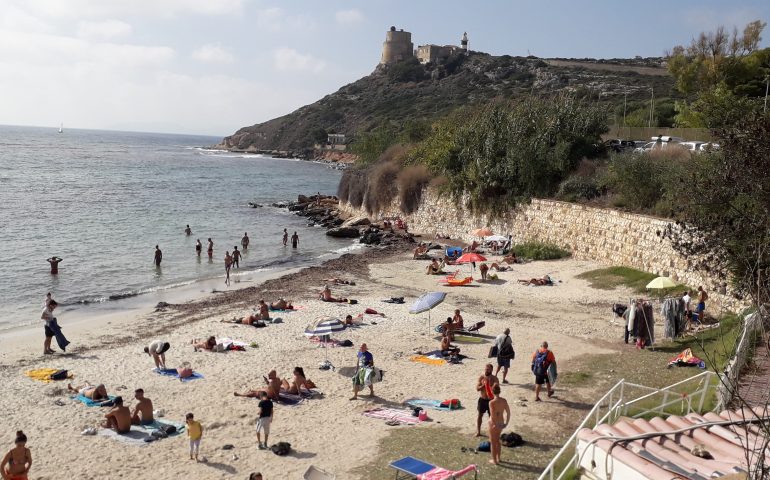 Non solo Poetto, tuffi e bagni anche a Calamosca: a ottobre l’estate infinita cagliaritana