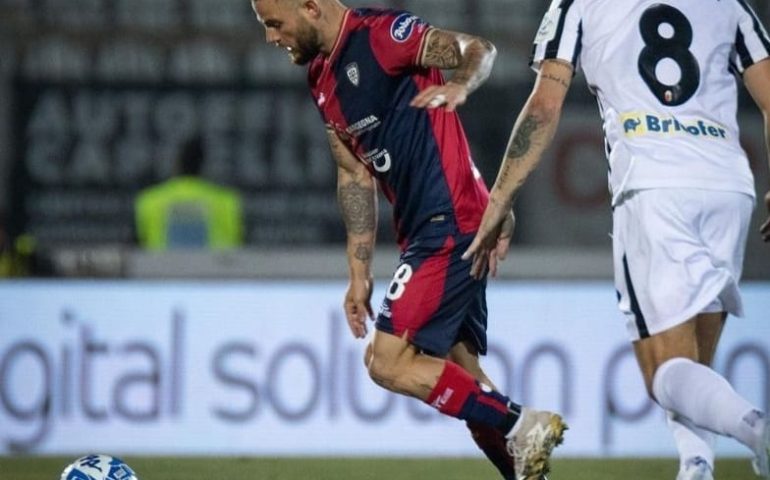 Il Cagliari regala tre punti all’Ascoli: a nulla serve l’assalto finale, i marchigiani vincono 2-1