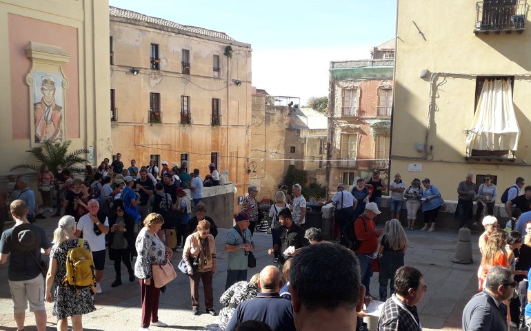 Boom di turisti per Cagliari, sole e caldo portano visite in Sardegna: ottimi numeri e novembre promette bene