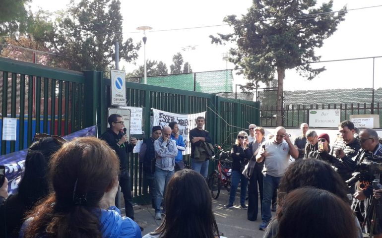 Ancora protesta ai cancelli di Monte Urpinu, prosegue la battaglia dei cittadini: “Salviamo gli ultimi animali presenti”