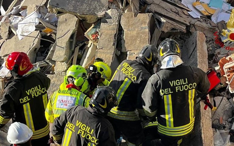 Tragica esplosione in Sardegna: trovati morti i due coniugi dispersi sotto le macerie