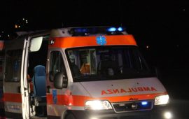 Terribile incidente tra auto e pullman sulla 195: una ragazza in gravi condizioni