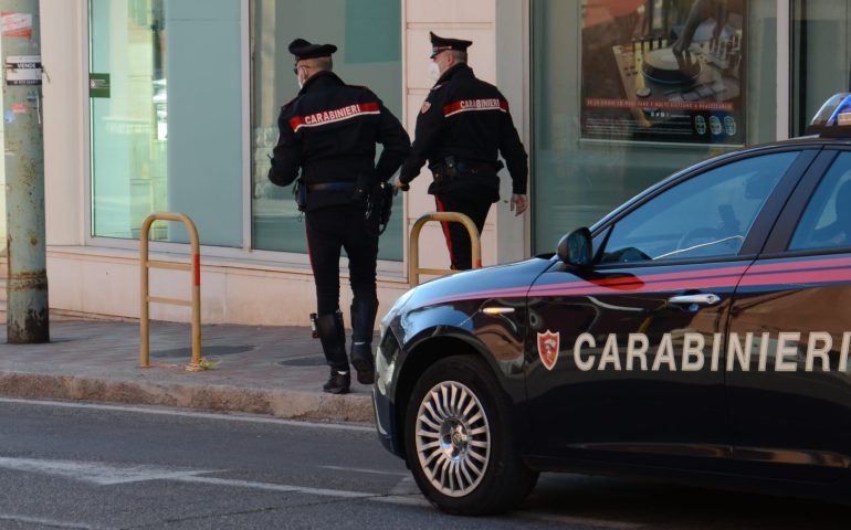 Sardegna, entra con l’inganno in casa di un anziano e sottrae oltre 1000 euro: una donna arrestata