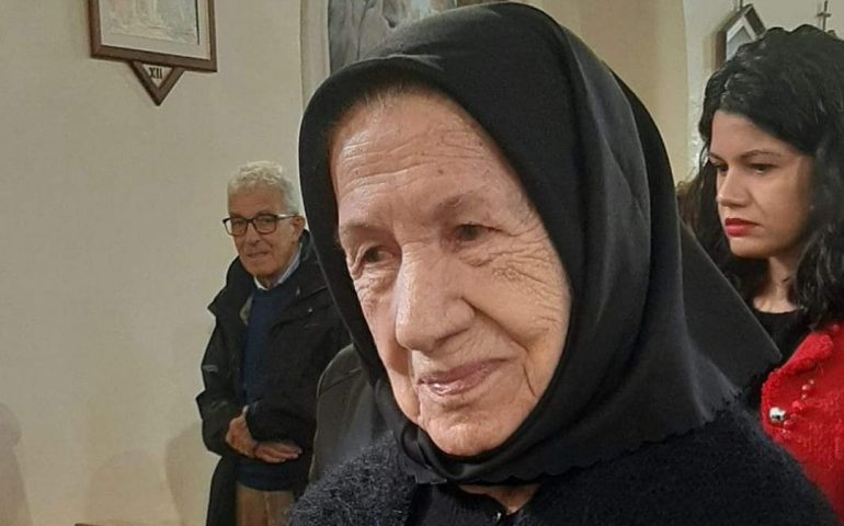 (FOTO) Sardegna terra di longevità, tzia Virginia Melis festeggia 100 anni