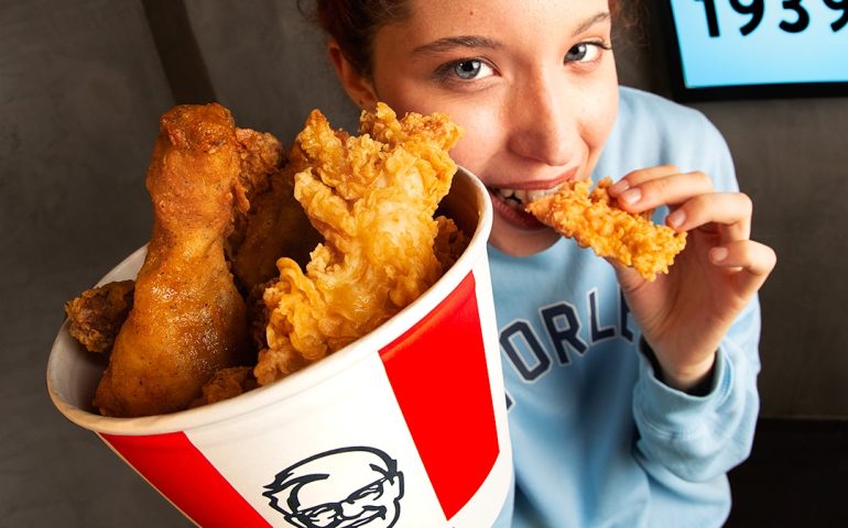 KFC sbarca per la prima volta in Sardegna: il pollo fritto più famoso del mondo arriva nell’Isola