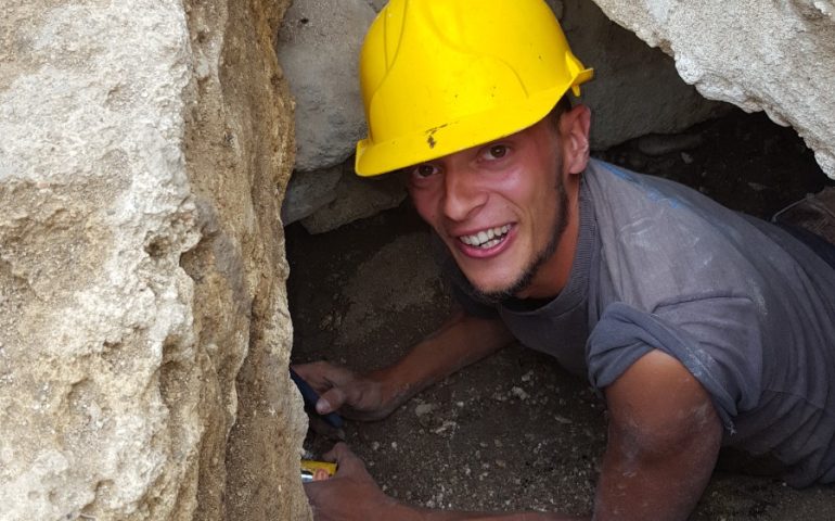 Lutto nel mondo dell’archeologia sarda: Luca Restelli, protagonista degli scavi di Nora muore in un incidente