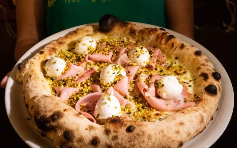 Black Friday 2022: degustazione completa con le pizze gourmet di Mad Pizzeria