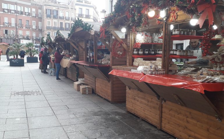 Piazza Yenne e Corso, riecco le casette di Natale: tra crisi e rincari, i commercianti guardano positivo