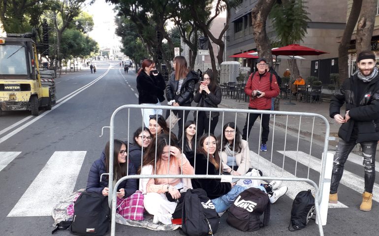 Tutti per Blanco a Cagliari: dall’alba fan in attesa del concerto di Capodanno