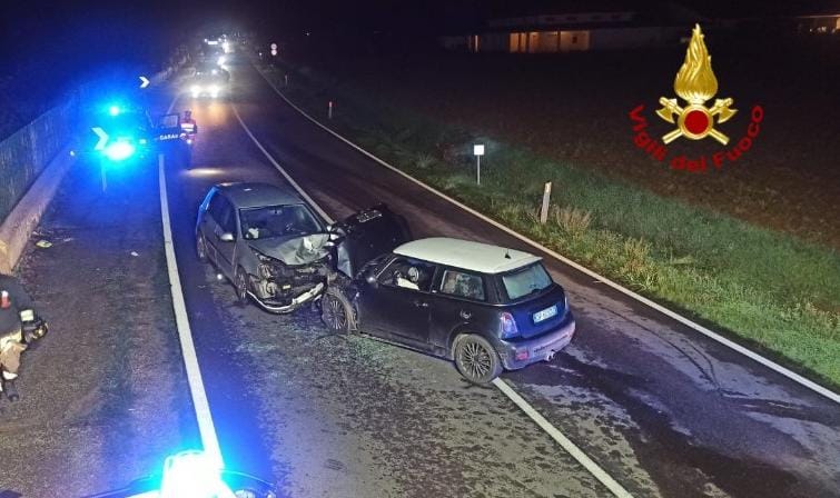 Sardegna, scontro frontale fra due auto: tre feriti gravi in ospedale