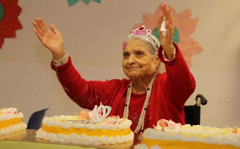(FOTO) Sardegna terra di longevità. Tzia Letizia Tuveri di Serramanna festeggia 102 anni