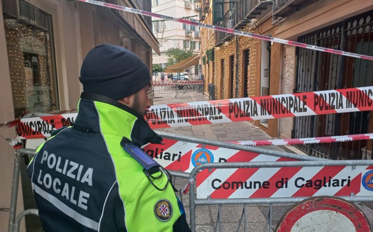 Cagliari, rischio crollo in via Dettori: 13 persone evacuate da un palazzo