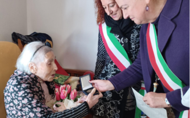 Cagliari in festa per la sua centenaria Bonaria Cambarau