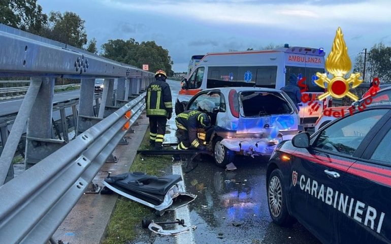 Sardegna, violento scontro tra un’auto e un furgone: una bimba in gravi condizioni