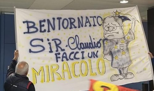 La foto. Centinaia di tifosi aspettano a Elmas Claudio Ranieri