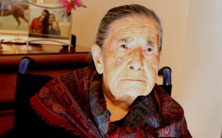 Sardegna terra di longevità. Tzia Teresa Serrau festeggia 100 anni a Serri