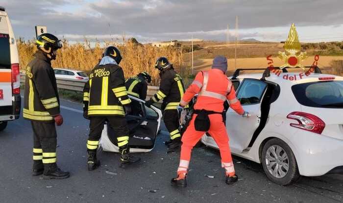 Scontro frontale a Selargius: tre persone in ospedale