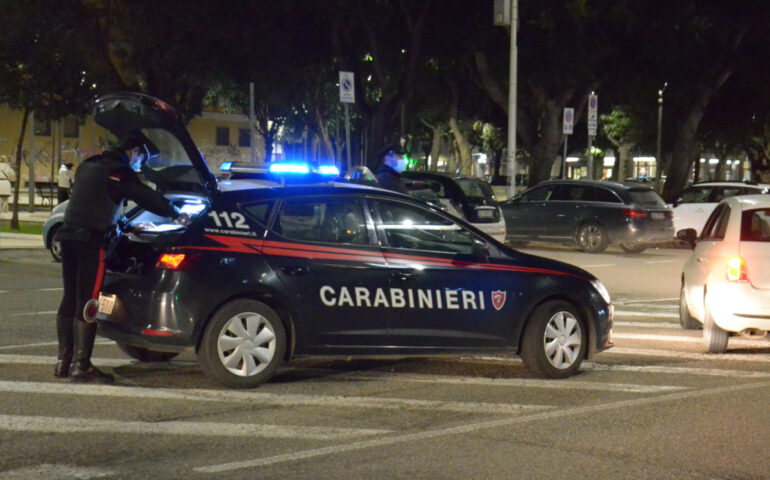 Cagliari, violenta rissa tra giovanissimi: 18enne aggredisce i carabinieri e viene arrestato