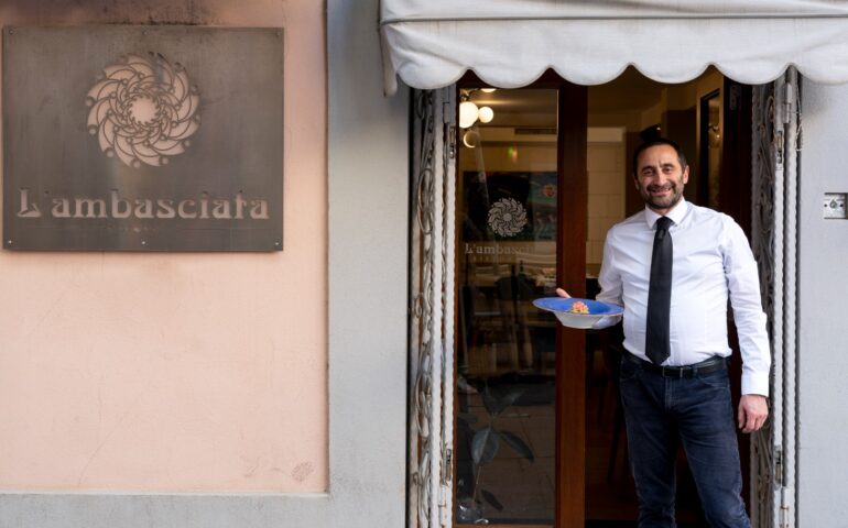 Dai malloreddus della nonna agli spaghetti verdi con gambero rosso: il viaggio nella cucina sarda del ristorante “L’Ambasciata”