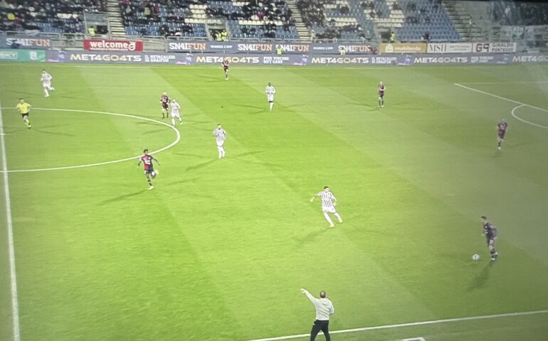 Il Cagliari cala il poker: i rossoblù superano l’Ascoli 4-1 in rimonta