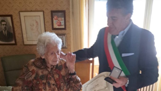 Cagliari festeggia la nuova centenaria: 100 candeline per Antonina Anedda