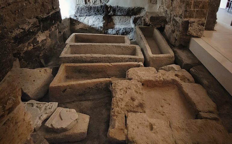 Alla scoperta delle uniche catacombe visitabili in Sardegna: benvenuti a Sant’Antioco