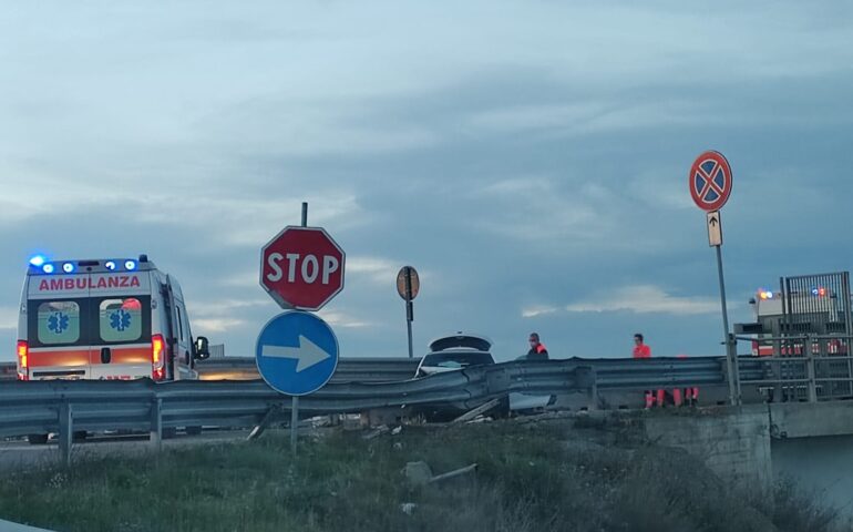 Cagliari, grave incidente alle porte di Cagliari: traffico in tilt per mezz’ora sulla 195