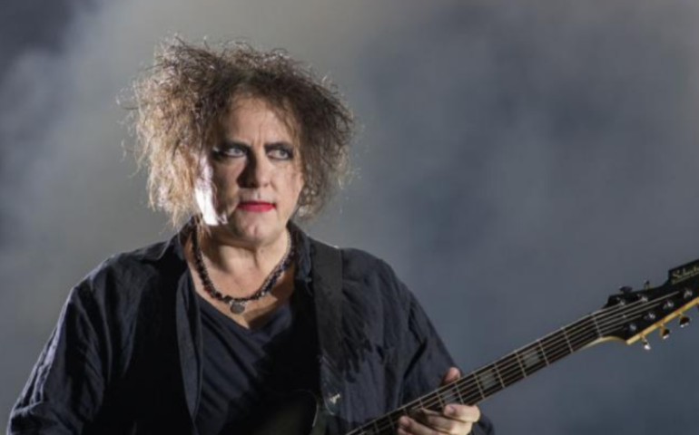 Lo sapevate? Il mitico Robert Smith dei The Cure festeggiò i suoi 50 anni in Sardegna