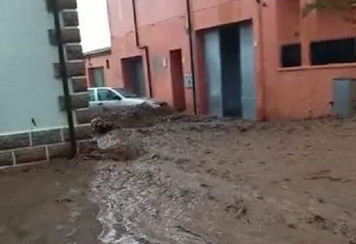 (VIDEO) Allagamenti e alluvioni in Sardegna: strade ricoperte d’acqua a Carbonia, Bonnanaro e altri centri