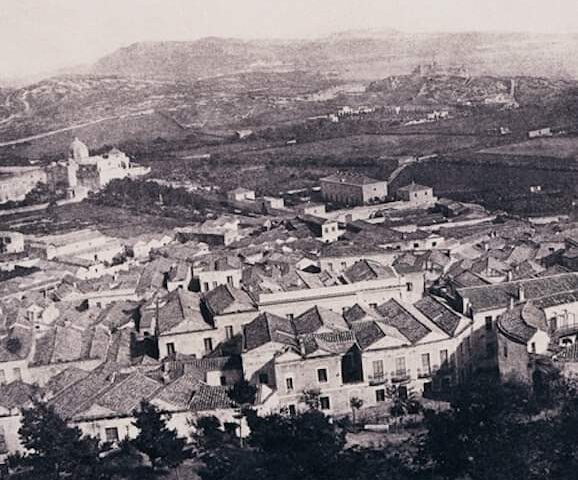 Quiz per cagliaritani doc: era il 1854, sapete da dove è stata scattata questa foto?