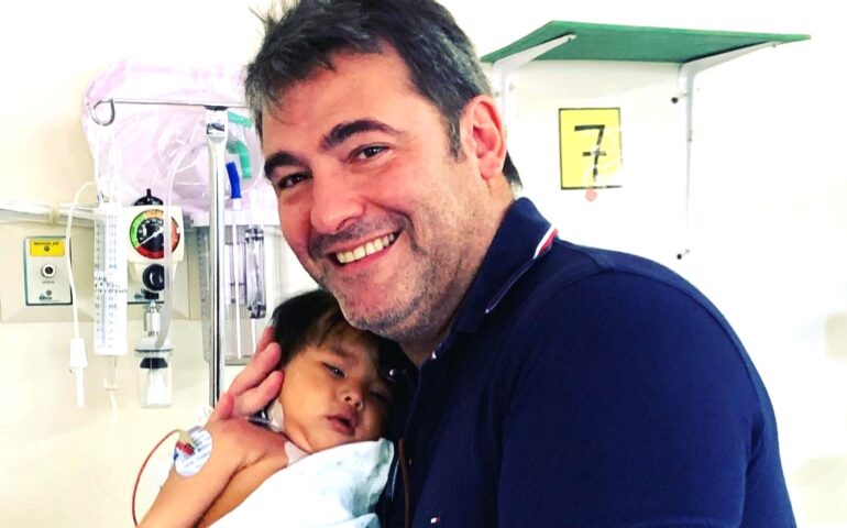 In Bolivia per operare al cuore i bimbi poveri: il cardiochirurgo Stefano Congiu e il suo team