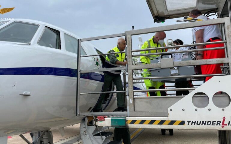 Gemellini di 3 mesi di vita trasportati con volo d’urgenza da Cagliari a Milano