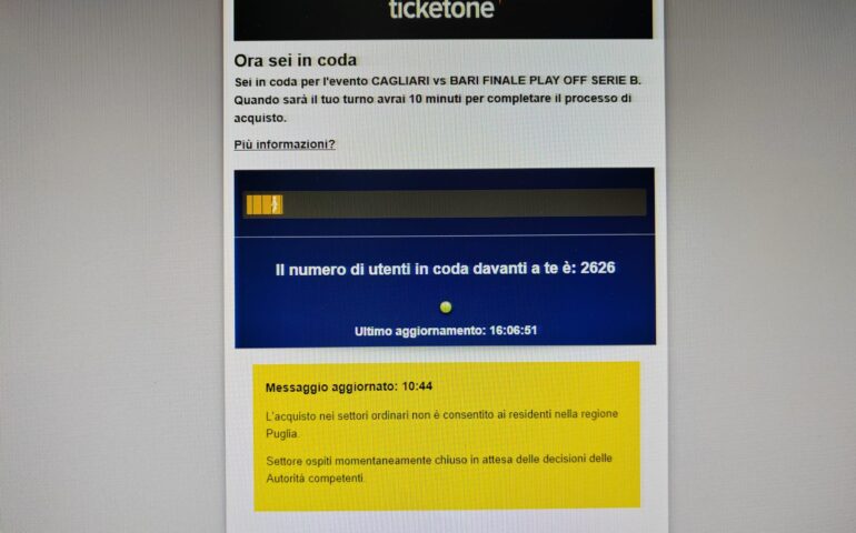 Febbre altissima per Cagliari-Bari: in migliaia in coda online per un agognato ticket, il sistema va in tilt