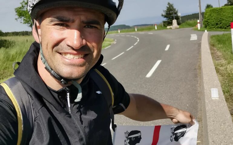 Da Londra a Siliqua, 1200 km in sella: il viaggio in bici di Carlo Pisanu