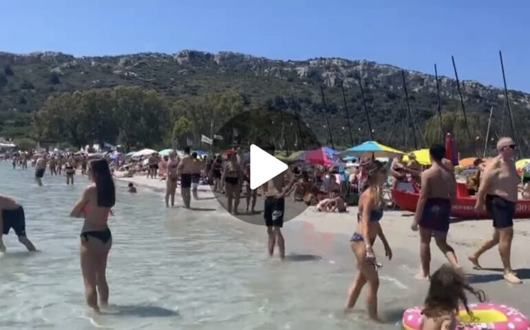 (VIDEO) Esplode l’estate al Poetto: prima fermata presa d’assalto, questa domenica “solo posti in piedi”