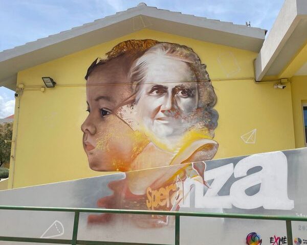 Capoterra, il nuovo murale di Manu Invisible “Speranza”, dedicato alla Montessori
