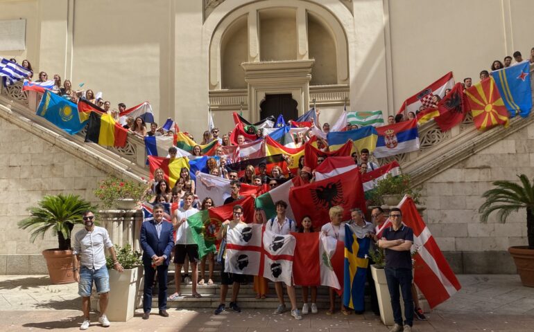 Cagliari, in Municipio la “Flag Parade” della International Summer Week 2023