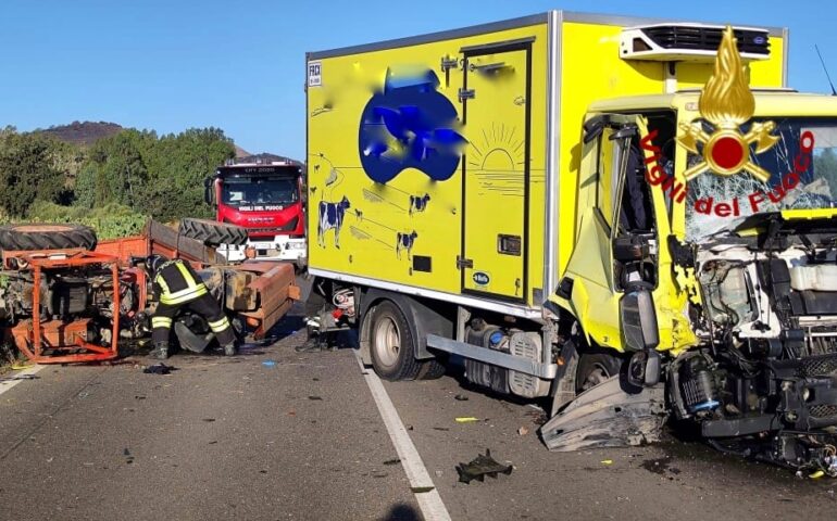 Terribile incidente questa mattina tra trattore e camion: ferito gravemente un uomo