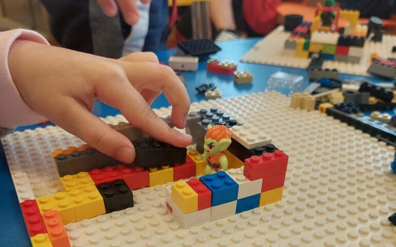 I mattoncini Lego dai piccoli pazienti dell’ospedale Microcitemico per una giornata di gioco