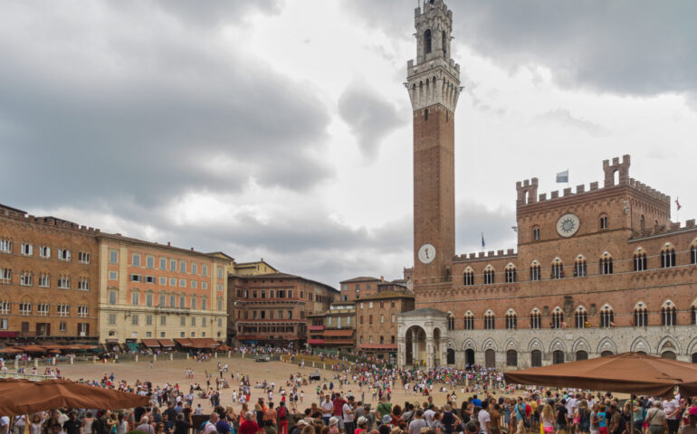 Oggia a Siena il Palio dell’Assunta: sette fantini su dieci sono sardi