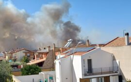 Grosso incendio a Selargius: fiamme vicine alle abitazioni