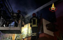 Quartu, la casa va a fuoco mentre dormono: famiglia salvata nella notte dai Vigili del Fuoco