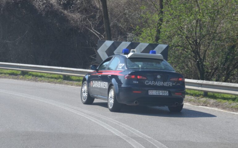 Castiadas, si schianta in auto contro il guardrail: una donna in ospedale