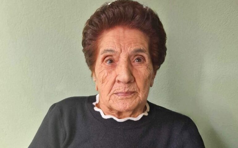 Ultracentenari di Sardegna: tanti auguri all’elegantissima Tzia Vincenza, 101 anni