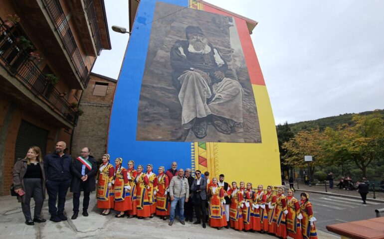 Inaugurato oggi a Desulo il nuovo murale di Pina Monne