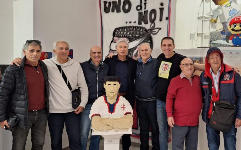 Cagliari, al “Karalisbrick” arriva il mezzobusto in Lego di Gigi Riva