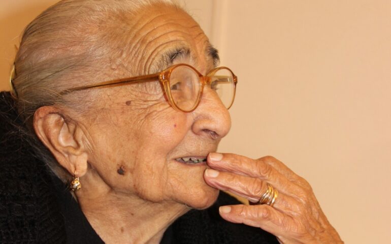 Ultracentenari sardi. La bellezza di un sorriso: Tzia Laurina, 106 anni tra neanche un mese