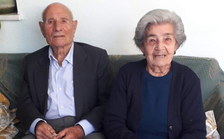 Tanti auguri a Tzia Albina e Tziu Giovannino, 70 anni di matrimonio: una vita d’amore e rispetto