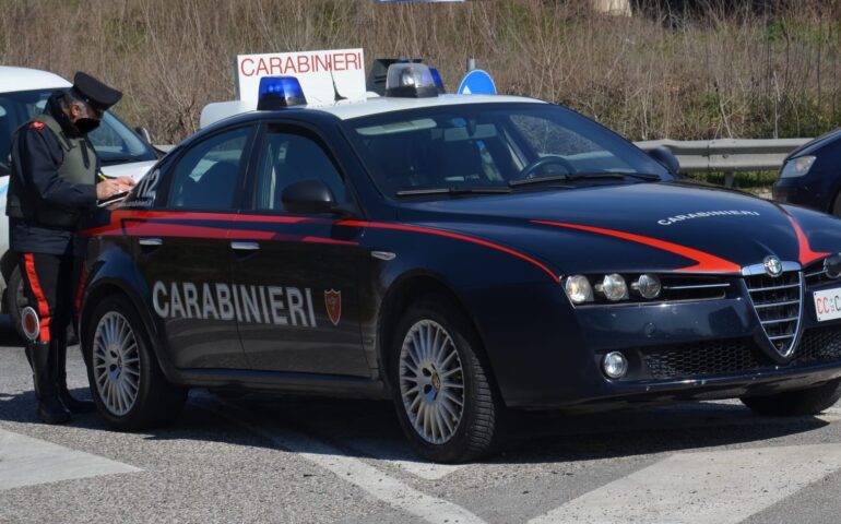 Ha un malore alla guida e finisce fuori strada: 43enne in codice rosso al Brotzu